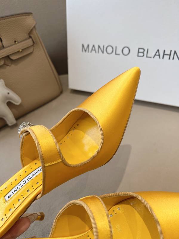 Manolo Blahnik Shoes MBS00061